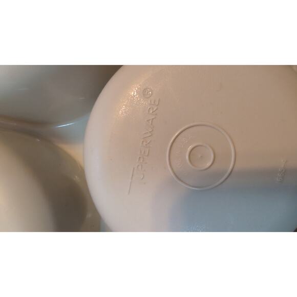 Vintage Tupperware Divided Serving Tray w/ Lid Veggie & Dip Beige #1665/#1666 - Picture 5 of 5